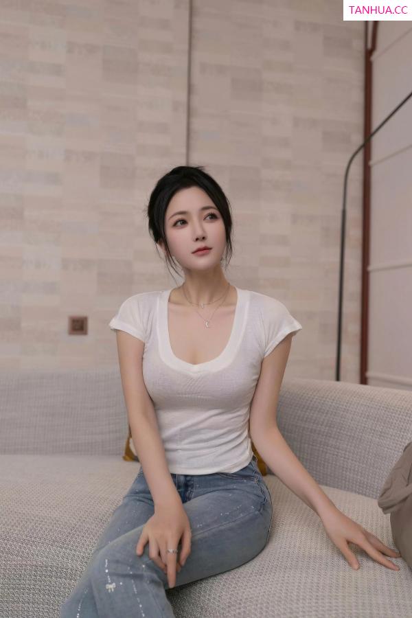 鱼子酱fish  [XiuRen]高清写真图 2025.10.11 No.10858 鱼子酱Fish 暖灰色蕾丝第9张图片